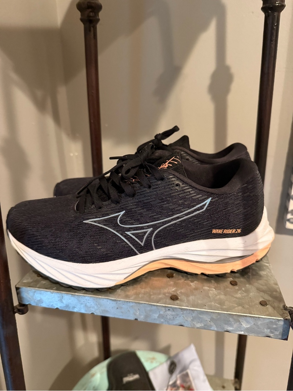 GUC-Mizuno Black and Peach Running Shoes size 7.5